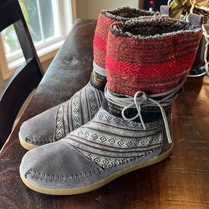 Toms Nepal boots Gray and Red